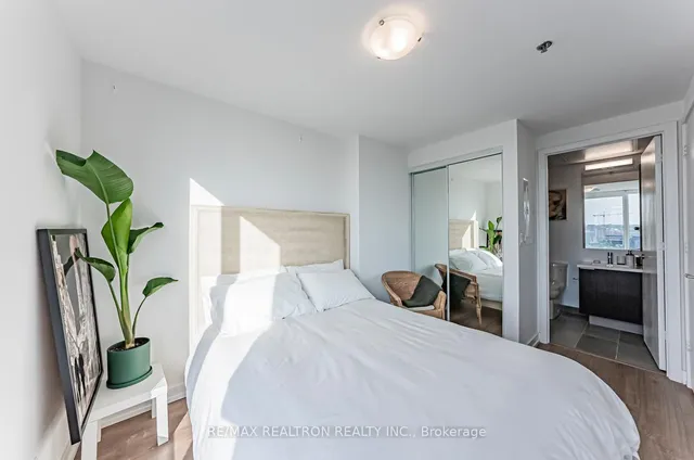 Additional image 29 of 203 College St Unit 2105