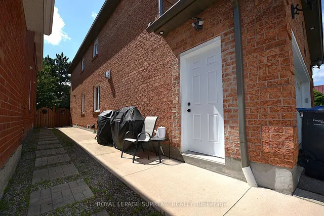 房产图片 26 - 514 Petawawa Cres