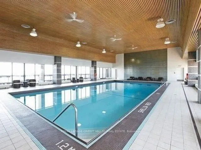 Additional image 25 of 33 Harbour Sq Unit 1421