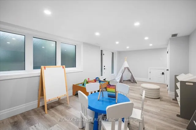 Additional image 33 of 162 Greenbrook Dr