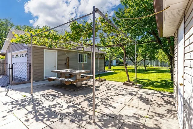 Additional image 32 of 74 Roberta Dr