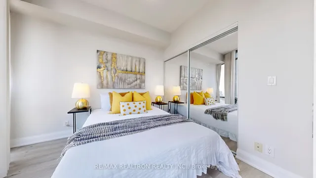 Additional image 20 of 832 Bay St Unit 4109