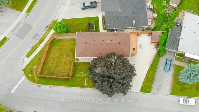 Additional image 3 of 2 Mackinac Cres