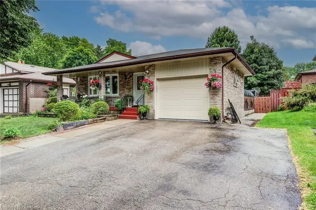 Additional image 3 of 170 Martinglen Cres