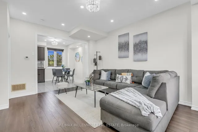 Additional image 15 of 14 Kayak Hts