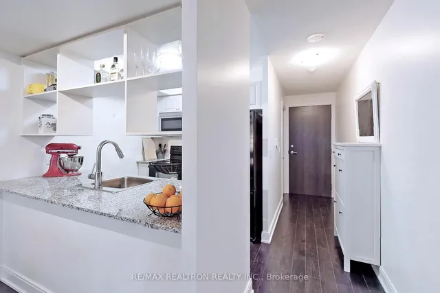 Additional image 36 of 125 Village Green Sq Unit 911