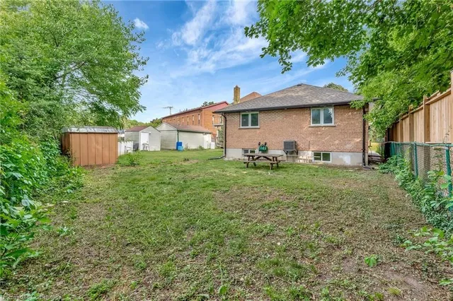 Additional image 29 of 126 Highland Rd