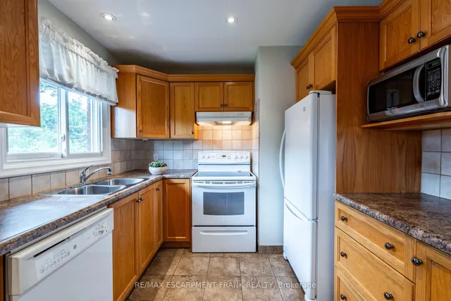 Additional image 15 of 6 DEAN Ave