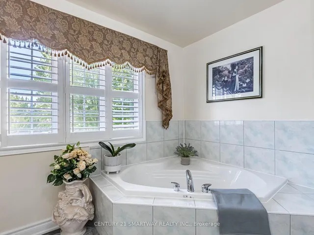 Additional image 21 of 38 Bottlebrush Dr