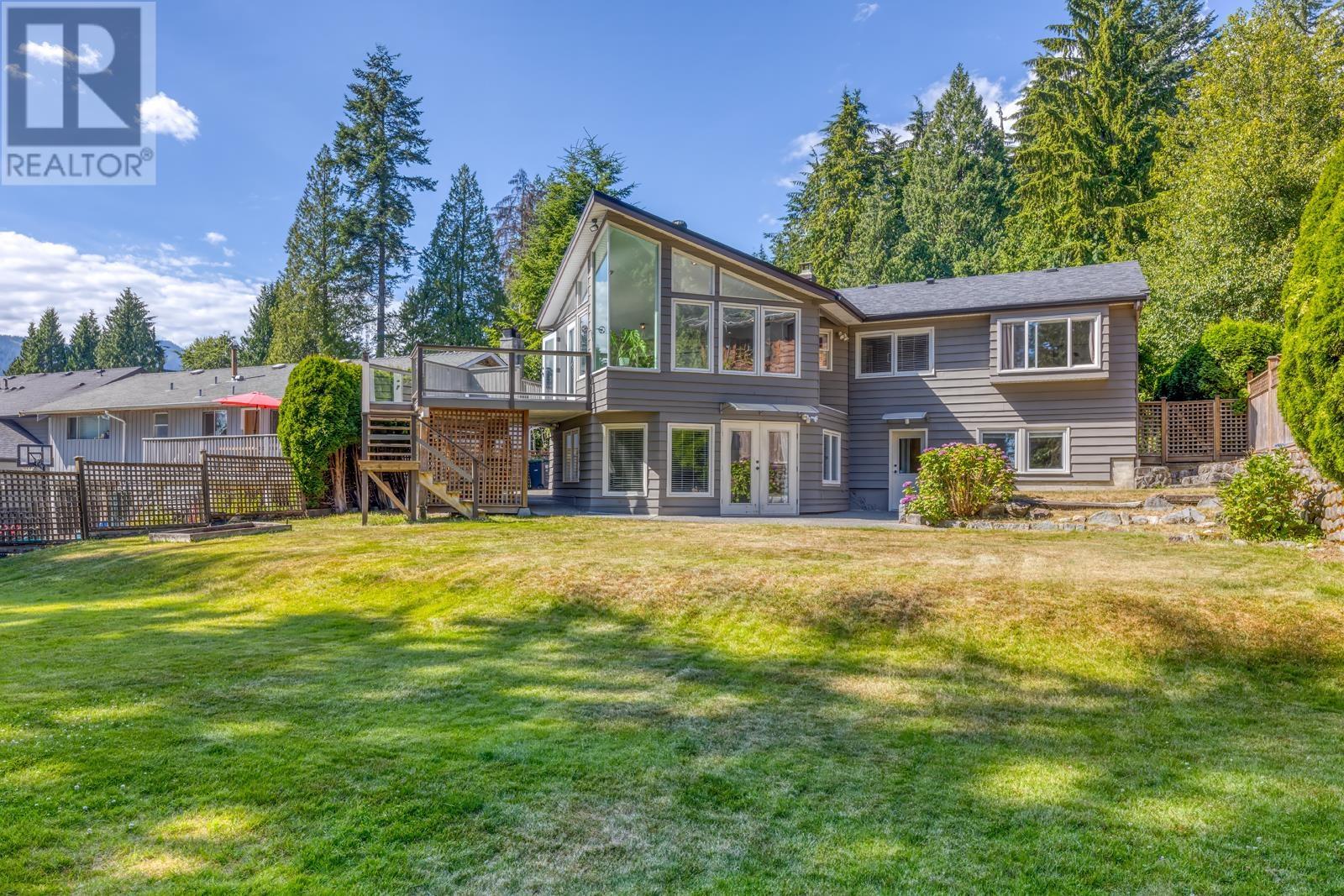 923 PROSPECT AVENUE|North Vancouver, British Columbia V7R2M2