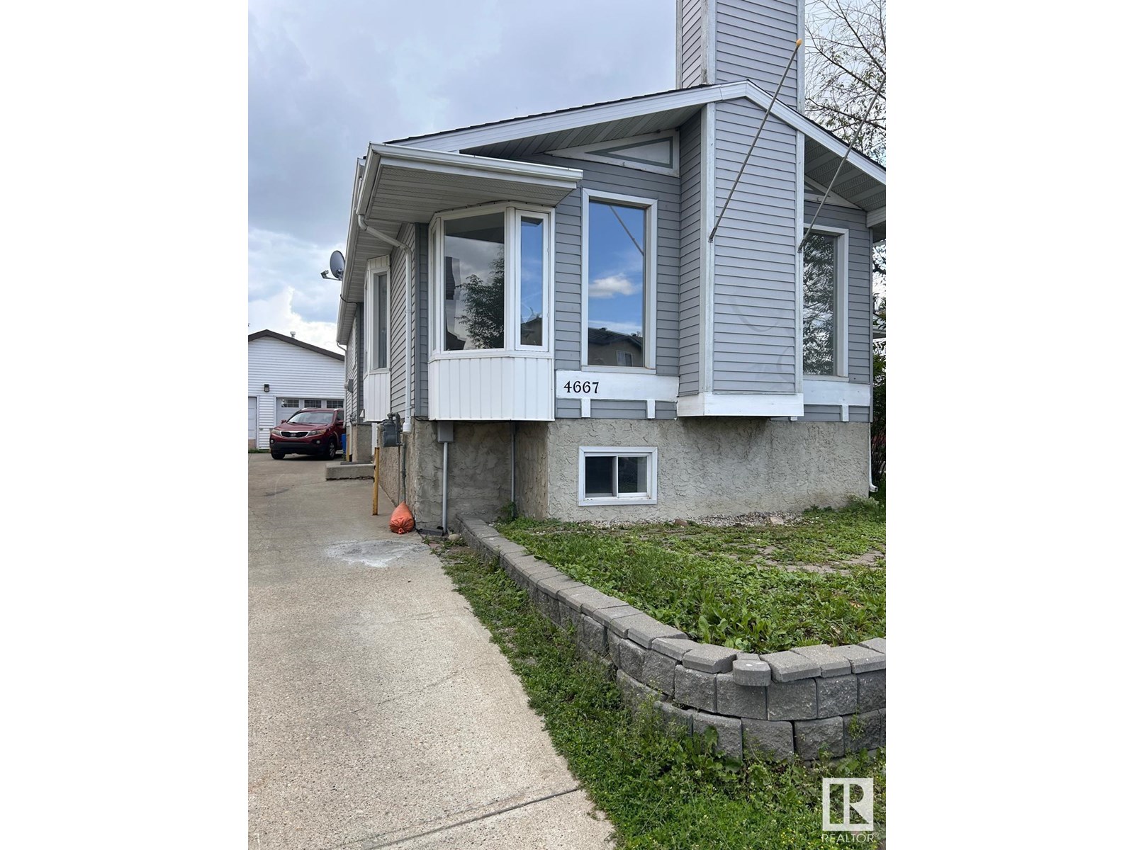 4667 126 AV NW|Edmonton, Alberta T5A4L1