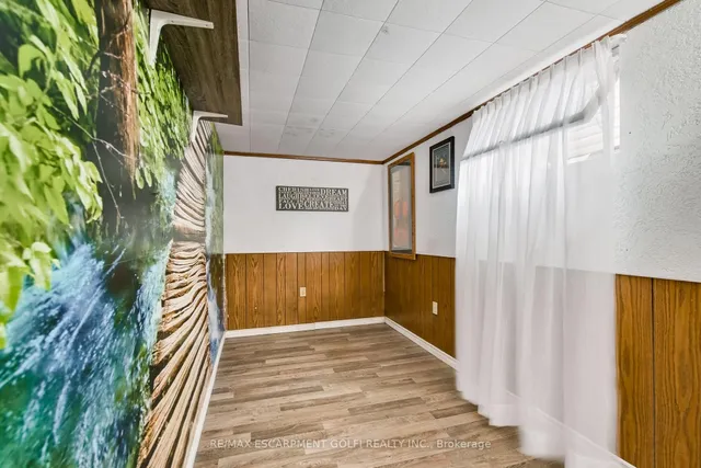 Additional image 27 of 271 Margaret Ave