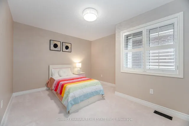 Additional image 34 of 355 Bessborough Dr