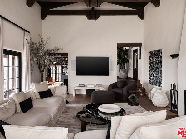 7902 Fareholm Dr, Los Angeles, CA 90046