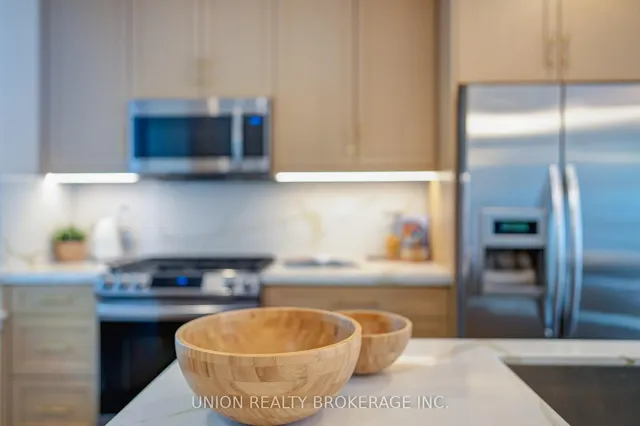 Additional image 11 of 412 Coxwell Ave