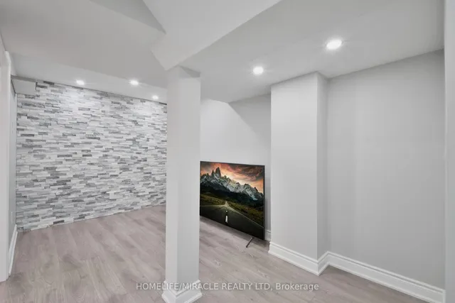 房产图片 30 - 365 Brisdale Dr