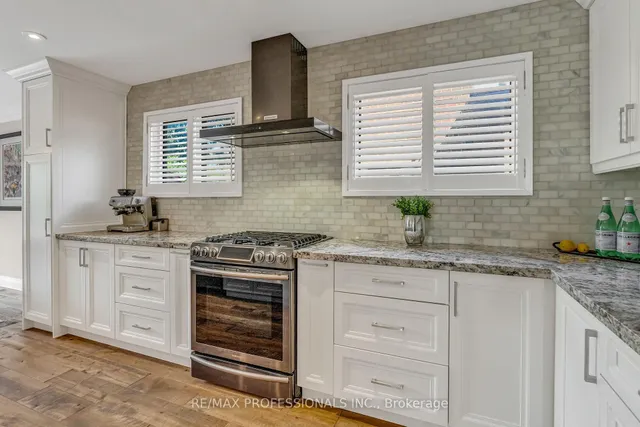 Additional image 17 of 53 Decarie Circ