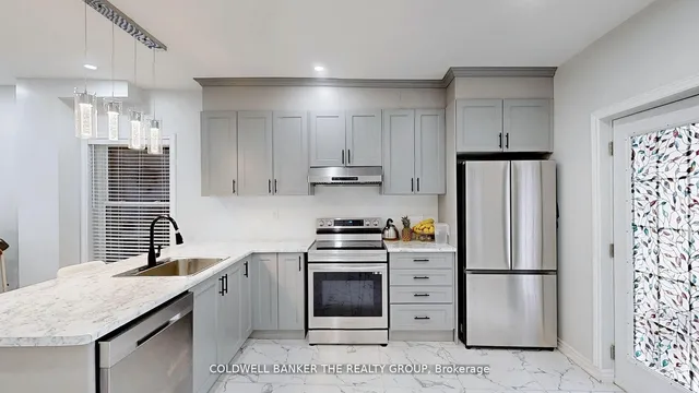 Additional image 12 of 194 Simcoe St