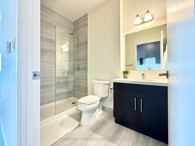 Additional image 15 of 690 KING St Unit 606