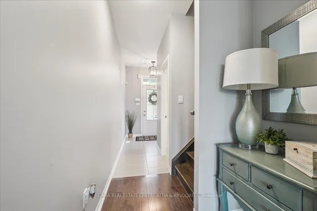 房产图片 4 - 755 Banks Cres