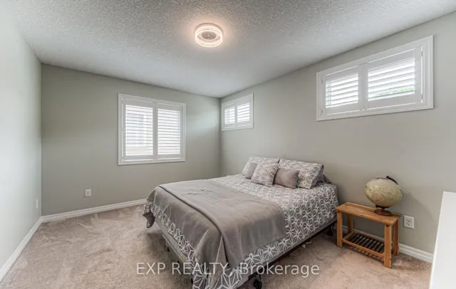Additional image 31 of 403 Moorlands Cres