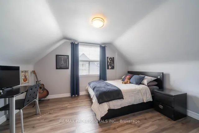 Additional image 17 of 82 Colonial Ave