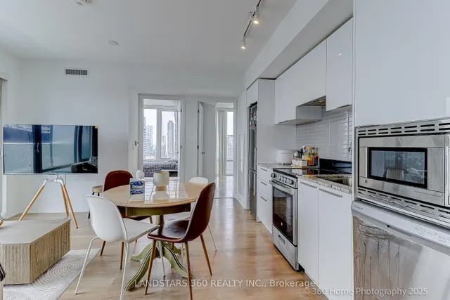 Additional image 5 of 501 Yonge St Unit 4202