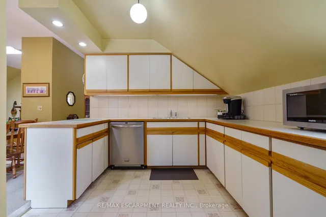 Additional image 37 of 275 Cumberland Ave