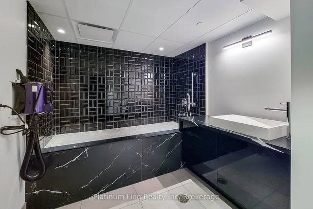 Additional image 37 of 600 North Service Rd Unit 218