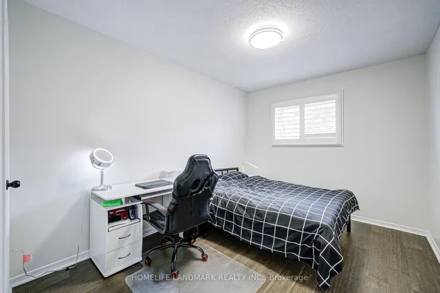 Additional image 29 of 2006 Glenada Cres Unit 27