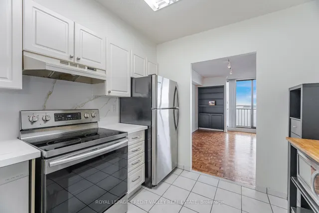 Additional image 13 of 33 Harbour Sq Unit 1421