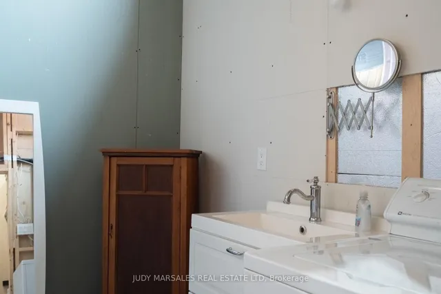 Additional image 42 of 29 Case St