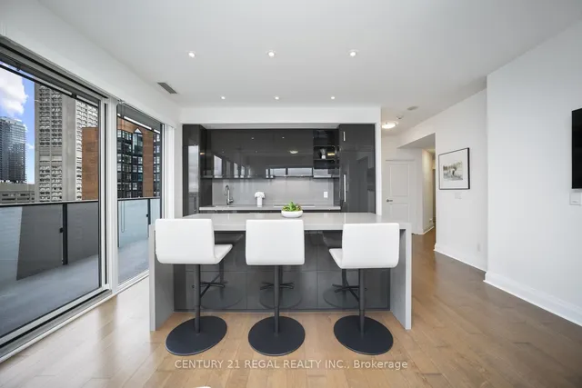 房产图片 6 - 多伦多圣玛丽街65号 Unit 2407