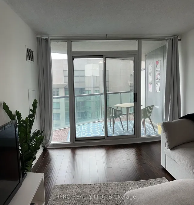 Additional image 4 of 30 Grand Trunk Cres Unit 2015