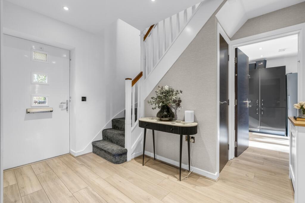 Additional image 12 of Victoria Close, Welwyn Garden City, Hertfordshire, AL7