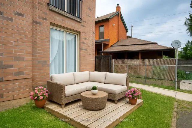 Additional image 17 of 28 Victoria Ave Unit 102