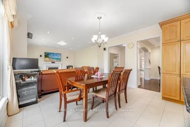 Additional image 11 of 2373 Rideau Dr