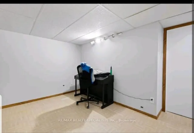 Additional image 28 of 30 Adam St