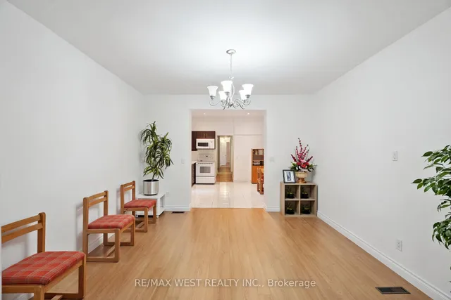 Additional image 2 of 130 Lansdowne Ave