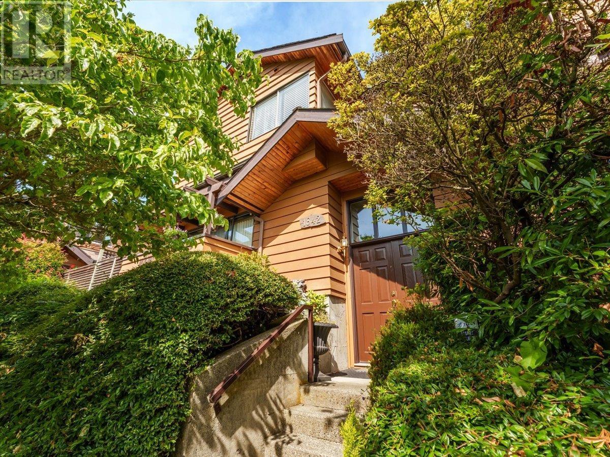 Property image for 1842 CHESTERFIELD AVENUE|North Vancouver, British Columbia V7M2P3