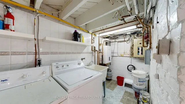 Additional image 40 of 65 Burnhamthorpe Cres