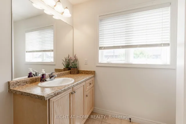 Additional image 33 of 56 Marina Point Cres