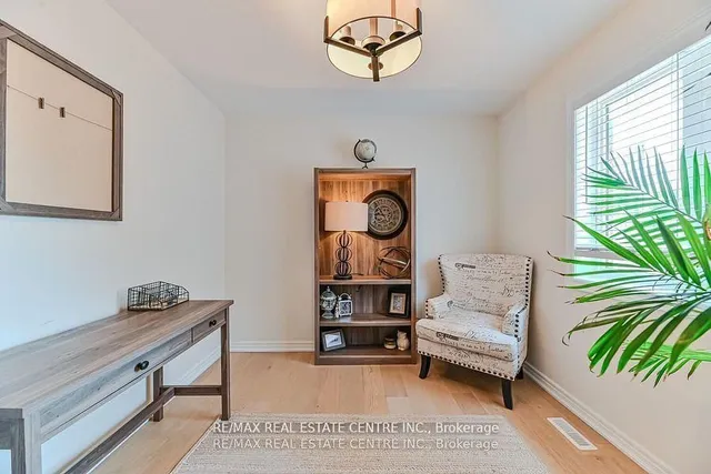 Additional image 25 of 2498 Longridge Cres