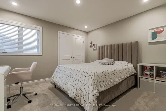 Additional image 29 of 450 Brisdale Dr