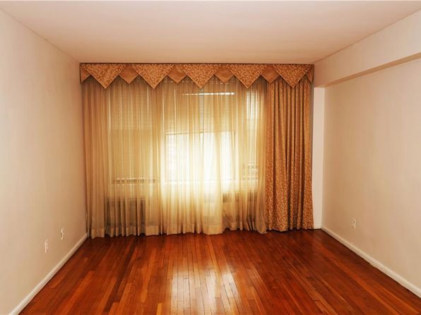 Primary image of 415 Beverly Rd, Brooklyn, NY 