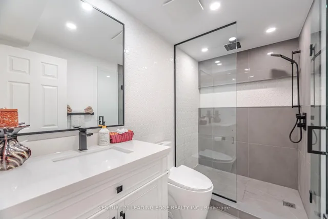 Additional image 38 of 34 Royal Links Circ