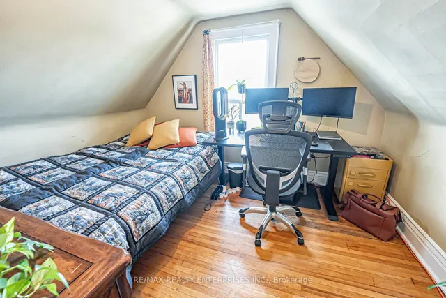 Additional image 22 of 914 Dovercourt Rd