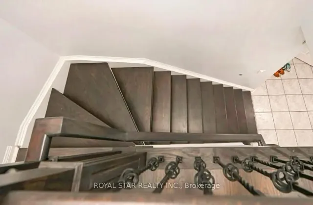 房产图片 12 - 10 Narrow Valley Cres