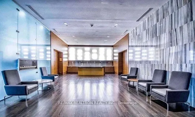 房产图片 18 - 多伦多市村绿广场135号824单元