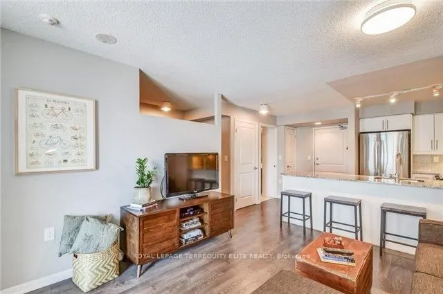 Additional image 9 of 125 Western Battery Rd Unit 2006